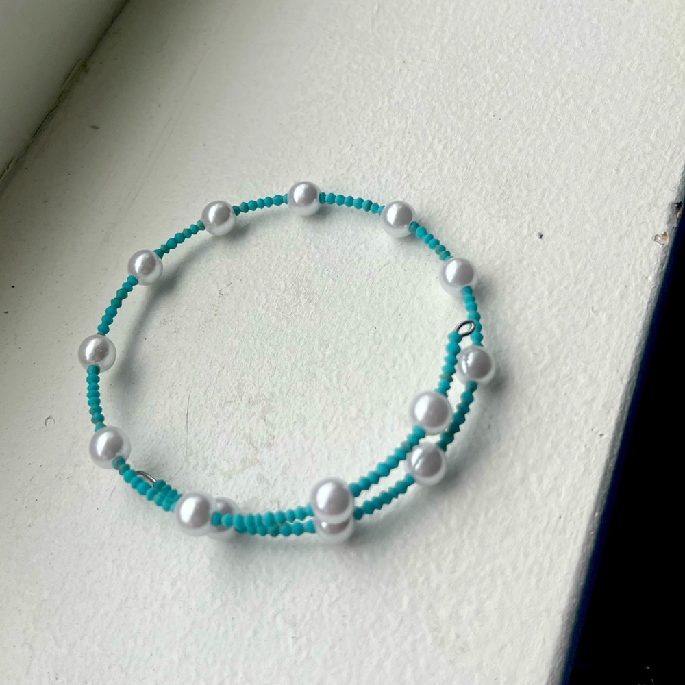 Turquoise and Pearl Beaded Bracelet with Minimalist Design